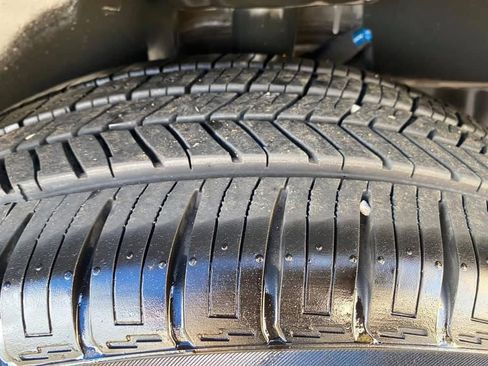 Used 2011 Land Rover LR2 HSE image 14