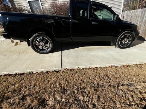 Used 2004 Nissan Titan XE image 28