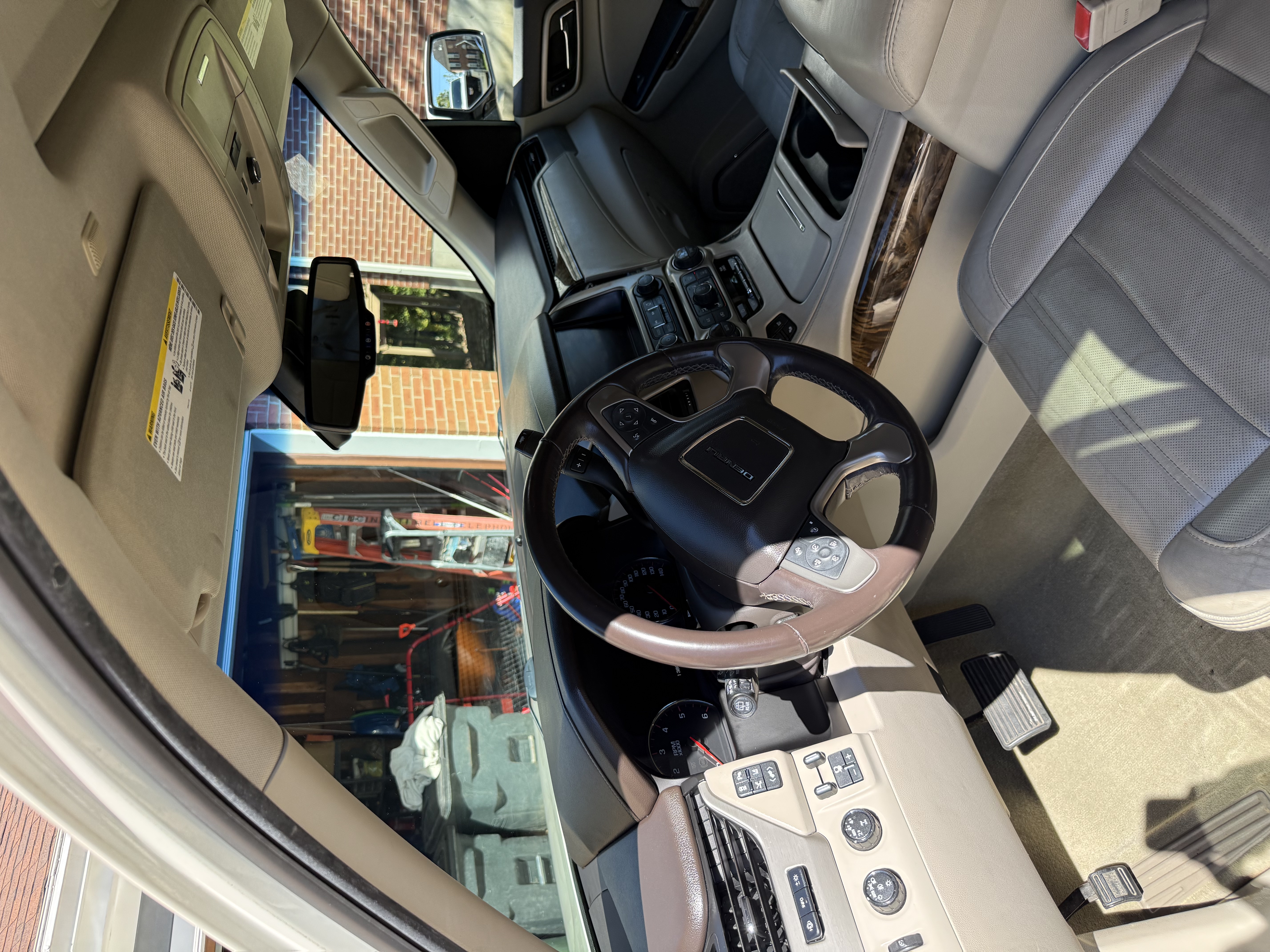 Used 2015 GMC Yukon XL Denali w/ Premium Package AWD/4WD image 10