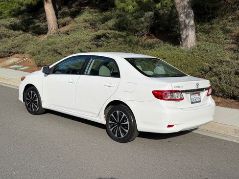 Used 2012 Toyota Corolla LE image 2