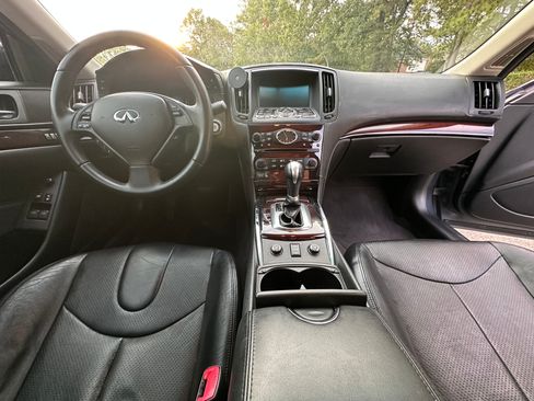 Used 2010 INFINITI G37 x Coupe w/ Premium Pkg image 16