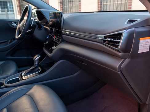 Used 2020 Hyundai Ioniq Limited image 10