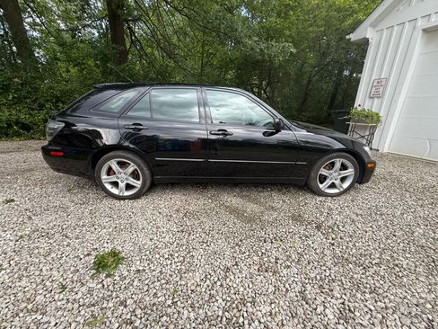Used 2003 Lexus IS 300 SportCross RWD image 5