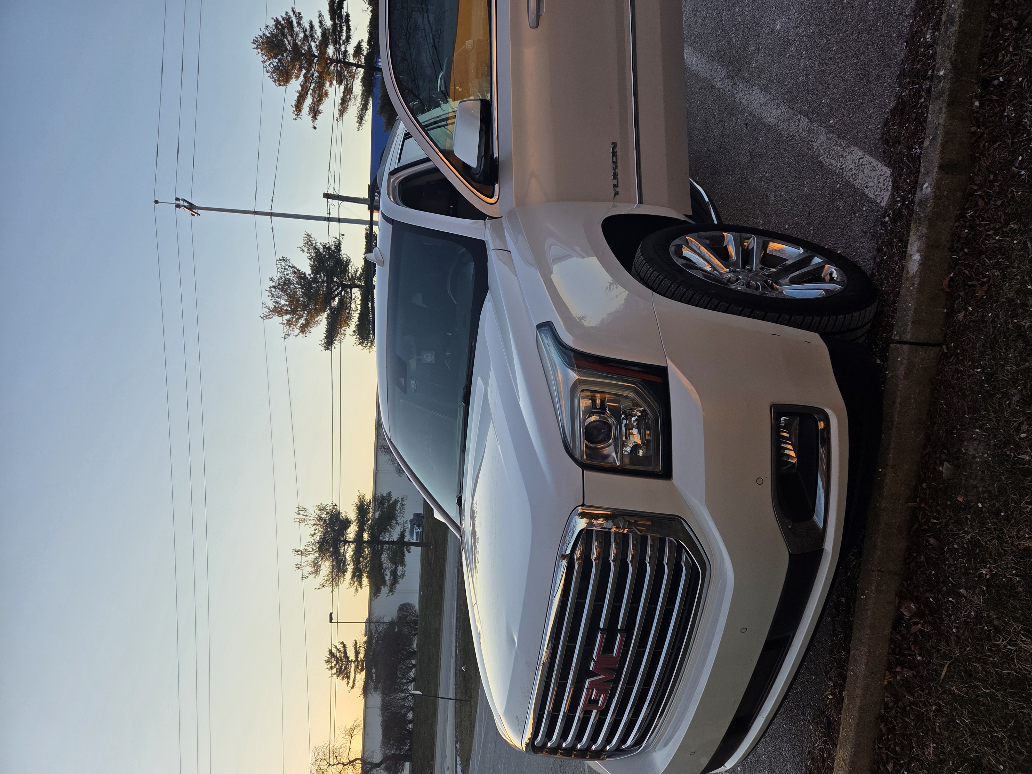 Used 2017 GMC Yukon SLT w/ Premium Edition RWD image 5
