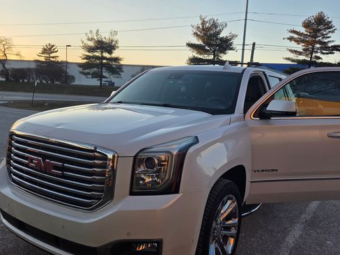 Used 2017 GMC Yukon SLT w/ Premium Edition RWD image 5