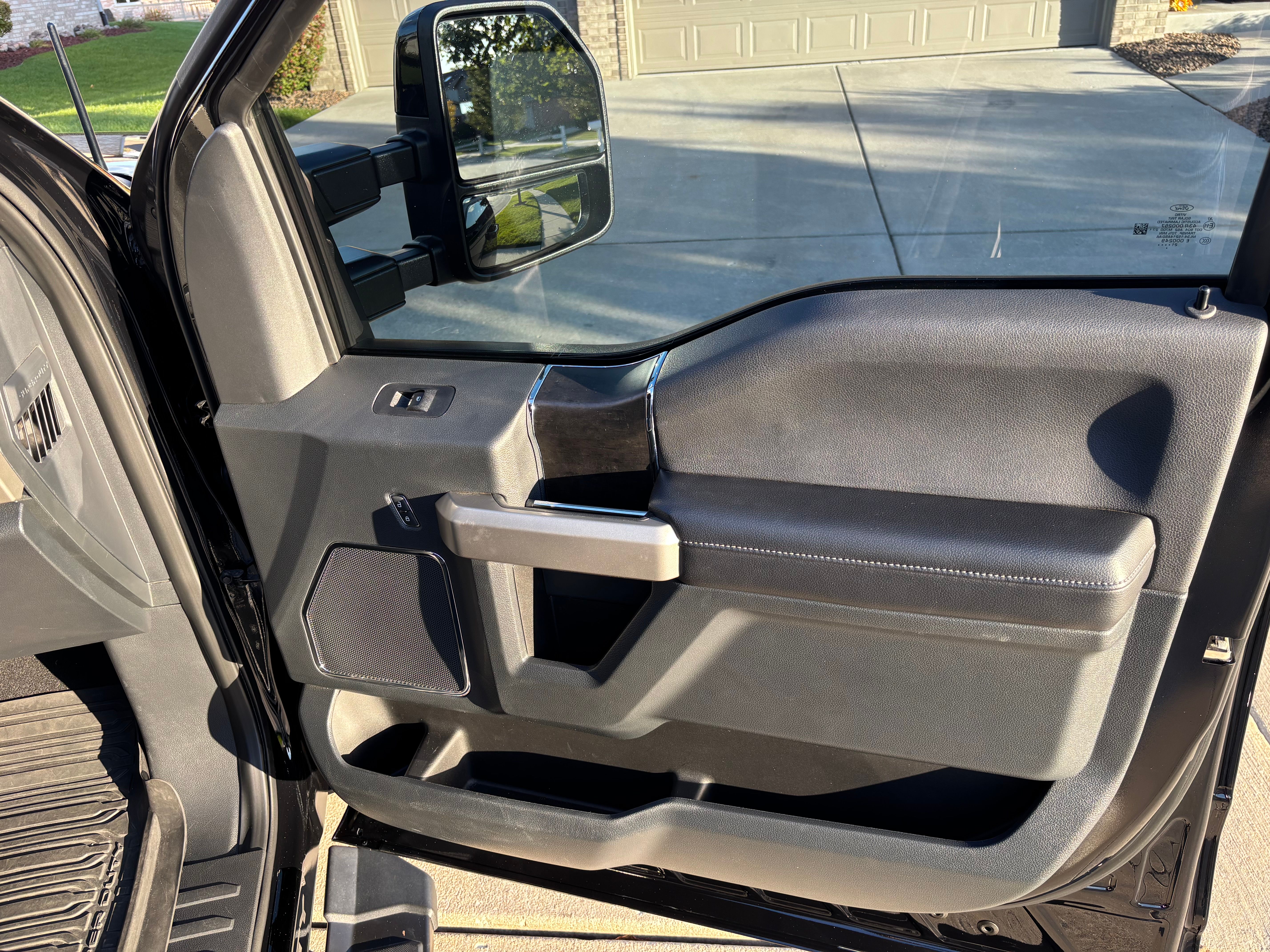 Used 2022 Ford F250 Lariat w/ Black Appearance Package AWD/4WD image 13