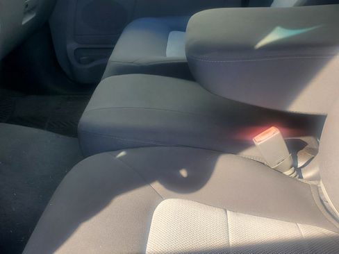 Used 2005 Ford Expedition XLS image 3