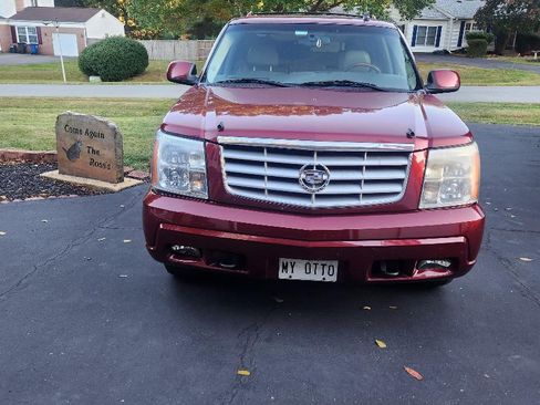 Used 2003 Cadillac Escalade AWD image 3