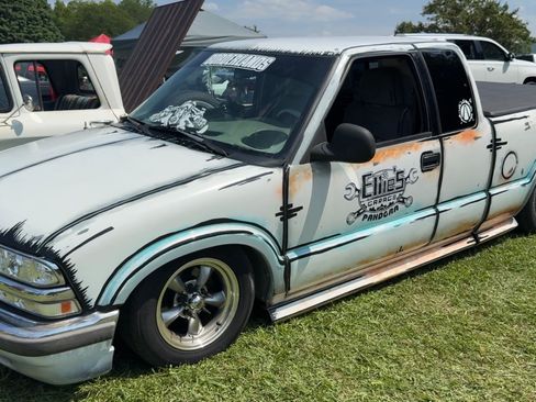 Used 1998 Chevrolet S10 Pickup LS w/ Preferred Equipment Group RWD image 1
