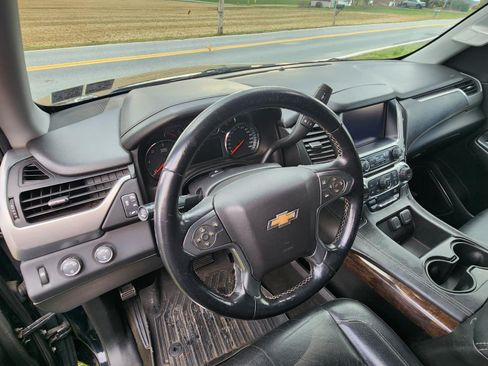 Used 2017 Chevrolet Suburban LT image 8