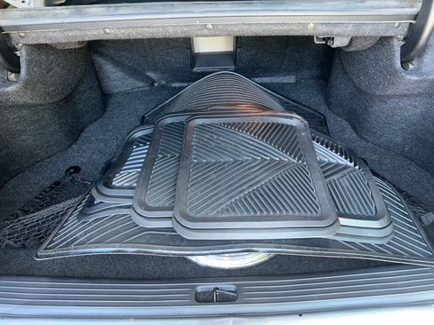 Used 2001 Cadillac De Ville DHS w/ Safety/Security Pkg FWD image 28