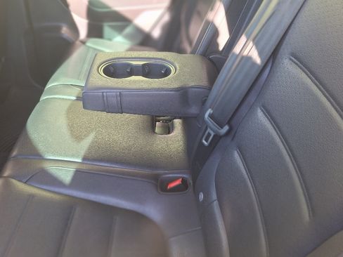 Used 2012 Volkswagen Touareg Sport image 14