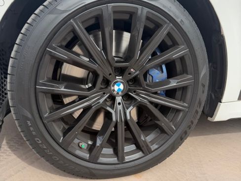 Used 2022 BMW 750i xDrive w/ Luxury Rear Seating Package image 28