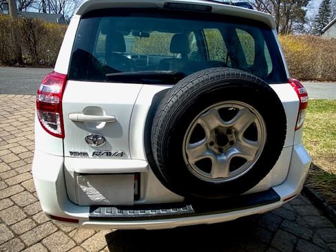 Used 2009 Toyota RAV4 2WD image 2