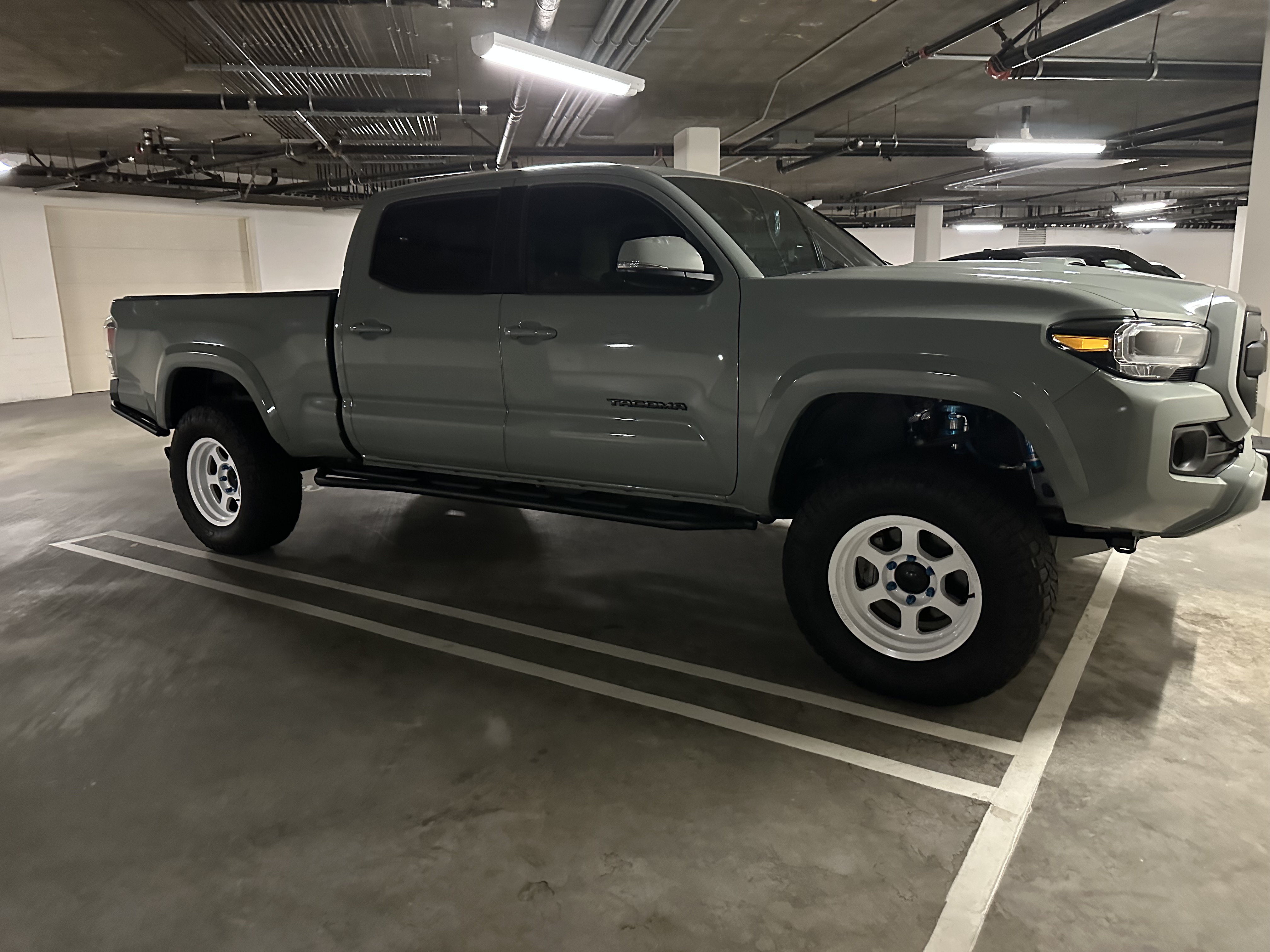 Used 2022 Toyota Tacoma TRD Sport w/ Technology Package AWD/4WD image 1