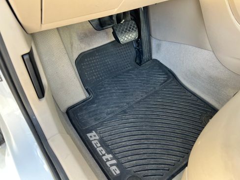 Used 2014 Volkswagen Beetle TDI image 13