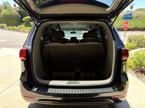 Used 2016 Kia Sedona LX w/ LX Convenience Package FWD image 26