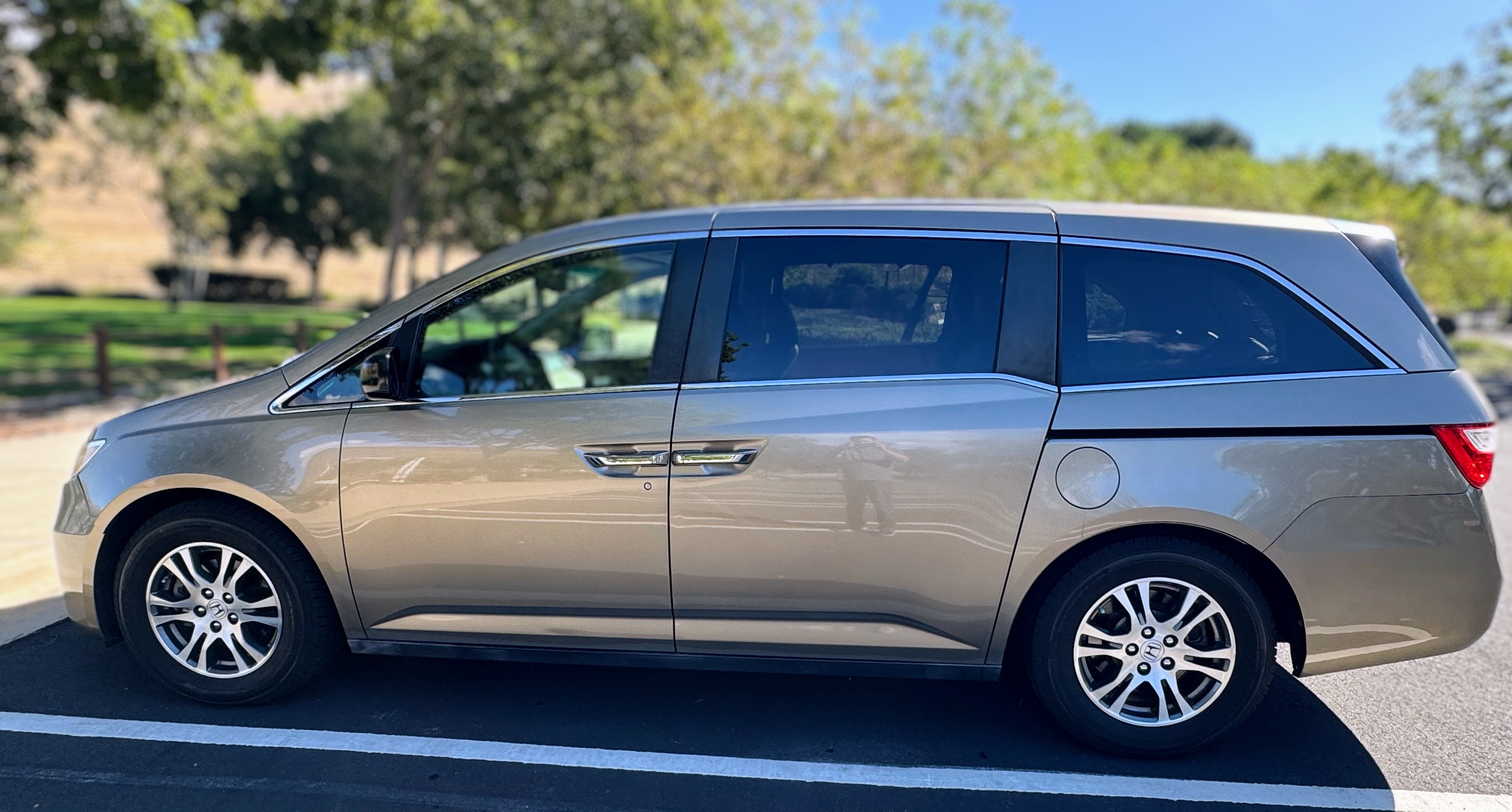 Used 2011 Honda Odyssey EX-L image 1