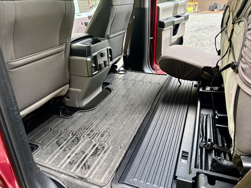 Used 2017 Ford F250 XLT w/ XLT Premium Package AWD/4WD image 13