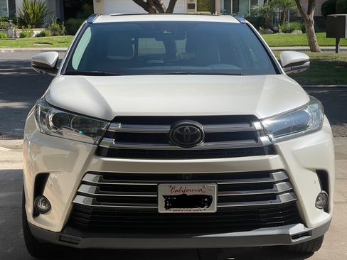 Used 2017 Toyota Highlander Limited Platinum image 4