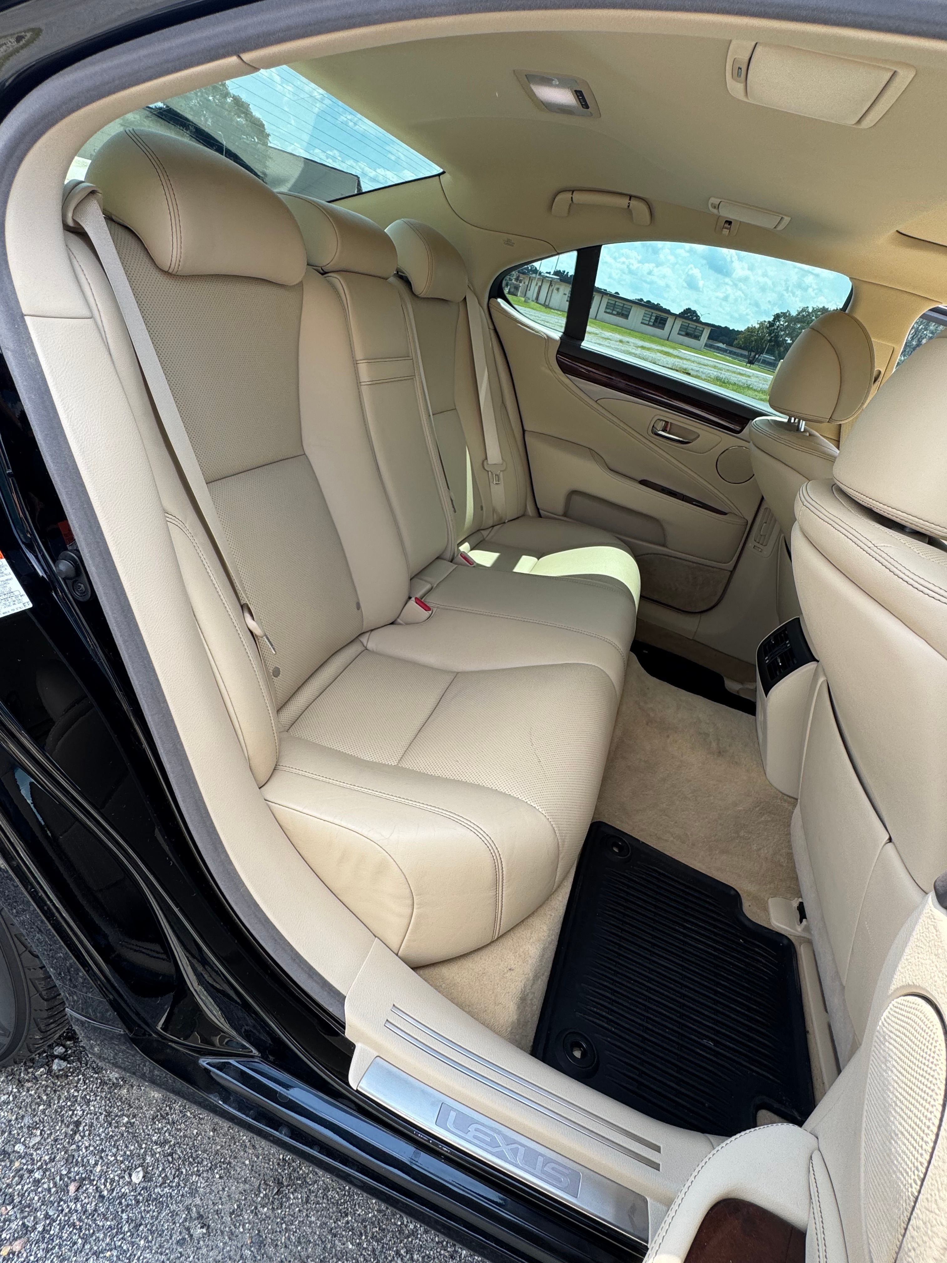 Used 2015 Lexus LS 460 w/ Comfort Package RWD image 14