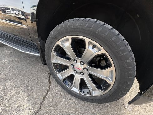 Used 2017 GMC Yukon XL Denali image 24