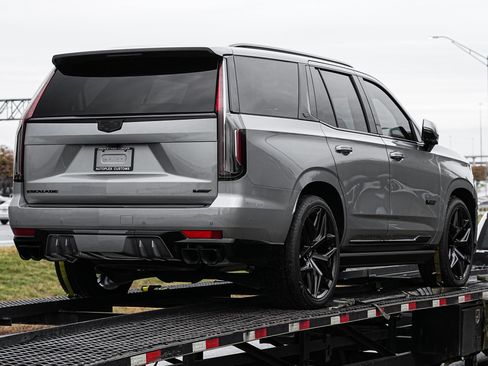 Used 2023 Cadillac Escalade V w/ Heavy-Duty Trailer Package image 4