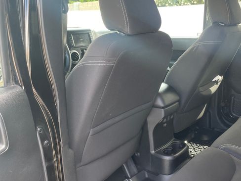 Used 2015 Jeep Wrangler Unlimited Sahara w/ Connectivity Group image 24