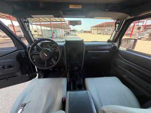 Used 2010 Jeep Wrangler Unlimited Sport AWD/4WD image 16