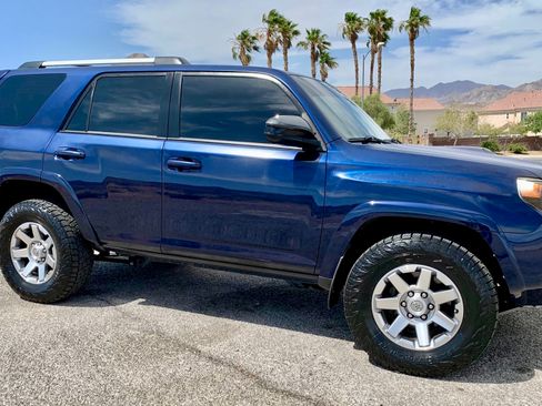 Used 2015 Toyota 4Runner Trail AWD/4WD image 2