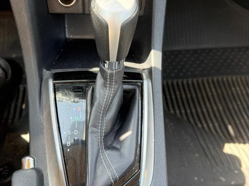 Used 2017 Toyota Corolla LE image 10