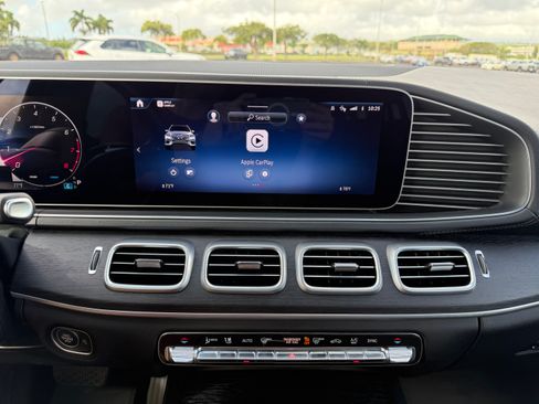 Used 2024 Mercedes-Benz GLS 450 4MATIC image 12