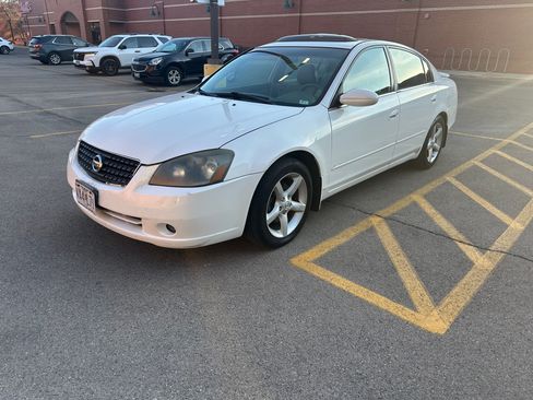 Used 2006 Nissan Altima 3.5 SE w/ (X01) Leather Pkg image 2