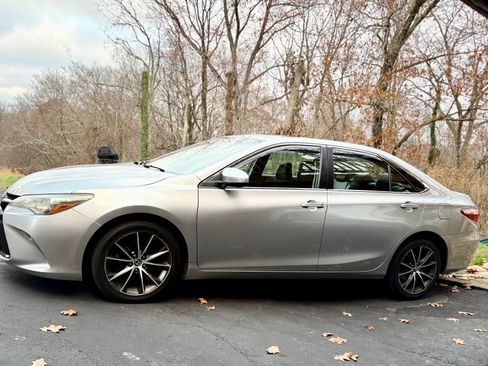 Used 2015 Toyota Camry XSE image 5