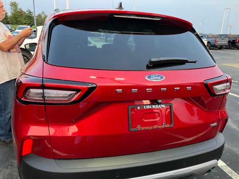 Used 2025 Ford Escape SE w/ PHEV Premium Package image 4