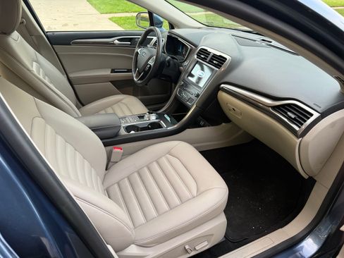 Used 2019 Ford Fusion SEL FWD image 4