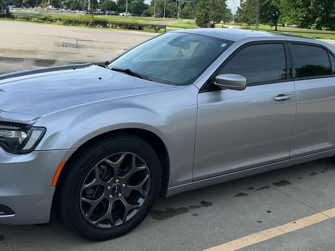 Used 2018 Chrysler 300 S AWD/4WD image 8