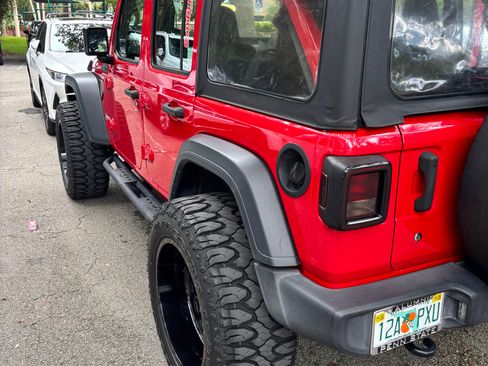 Used 2018 Jeep Wrangler Unlimited Sport AWD/4WD image 4