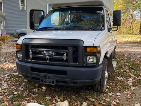 Used 2013 Ford E-350 and Econoline 350 Extended Super Duty image 1
