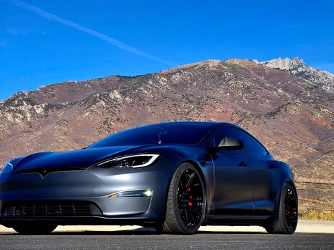 Used 2023 Tesla Model S Plaid image 4