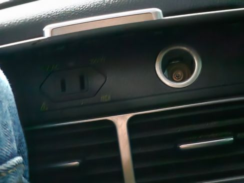 Used 2016 Volkswagen Touareg TDI image 10