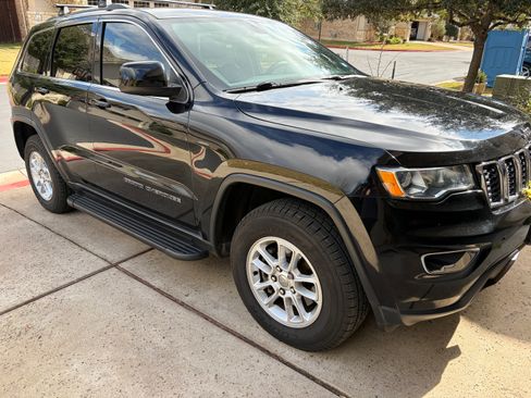 Used 2018 Jeep Grand Cherokee Laredo image 5