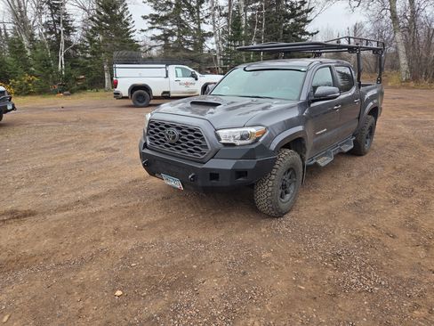 Used 2021 Toyota Tacoma TRD Sport image 2
