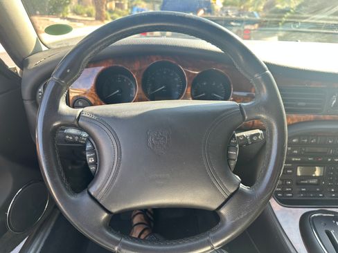 Used 1998 Jaguar XJ8 image 6