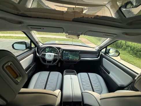 Used 2024 Rivian R1T Adventure AWD/4WD image 14