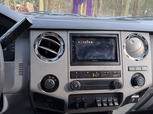 Used 2015 Ford F350 XLT w/ XLT Interior Package image 13