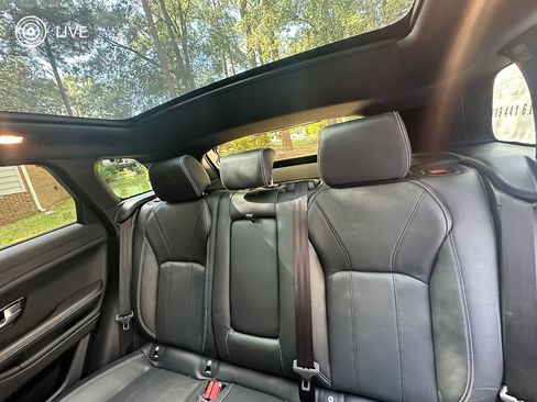 Used 2019 Land Rover Range Rover Evoque HSE image 17