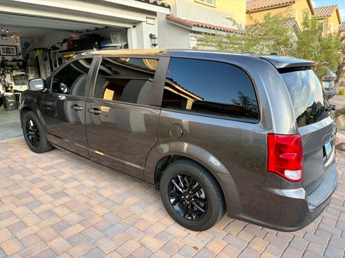 Used 2019 Dodge Grand Caravan SXT w/ Blacktop Package FWD image 8