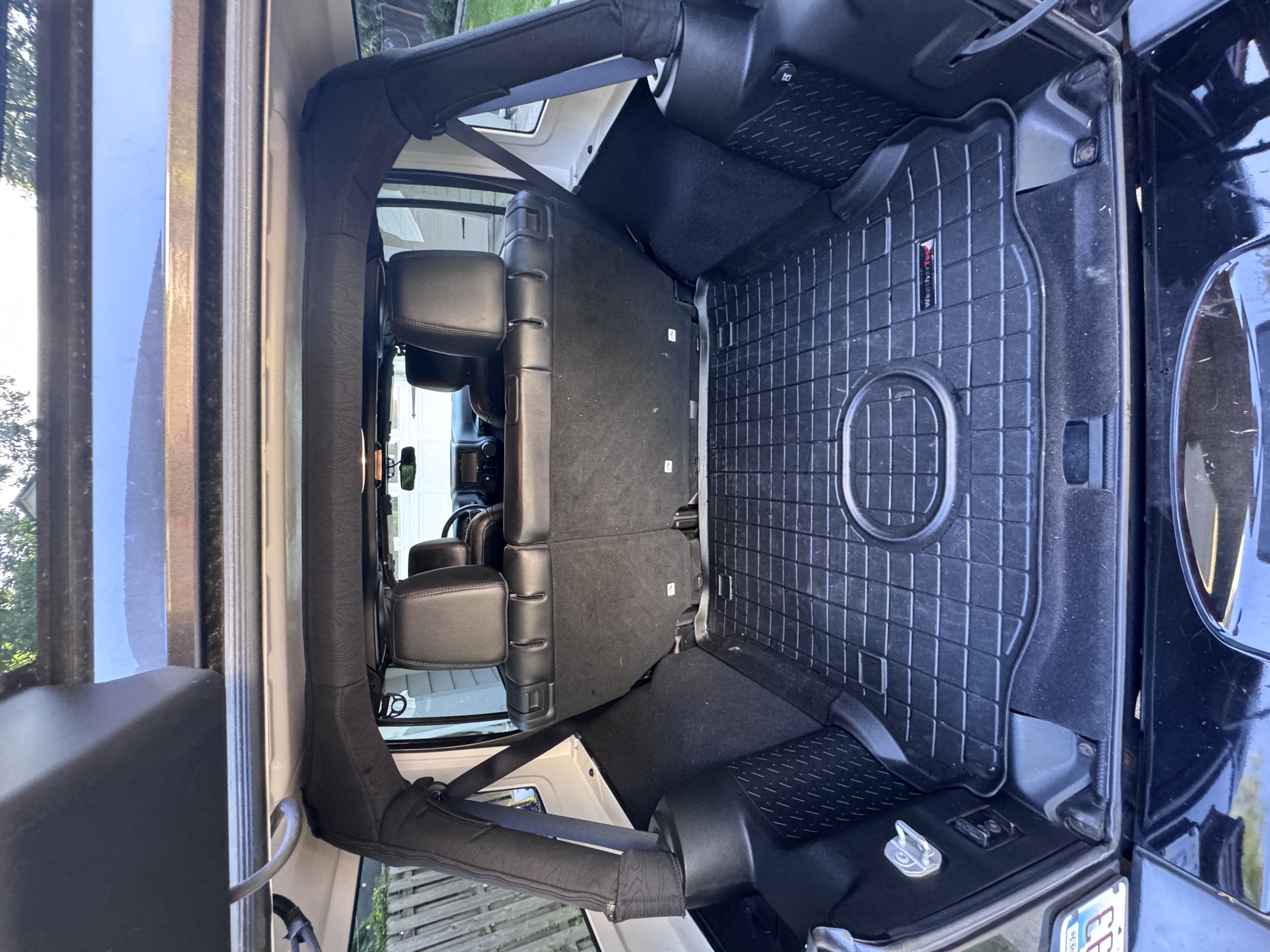 Used 2017 Jeep Wrangler Unlimited Sahara AWD/4WD image 11