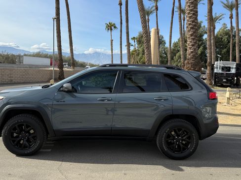 Used 2015 Jeep Cherokee Trailhawk w/ Comfort/Convenience Group image 4